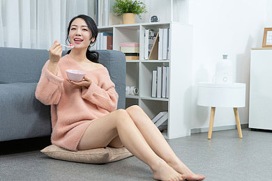 被女同学脱裤子调教jiji：“校园风波：脱裤恶搞风波引深思，共筑和谐校园环境”-3