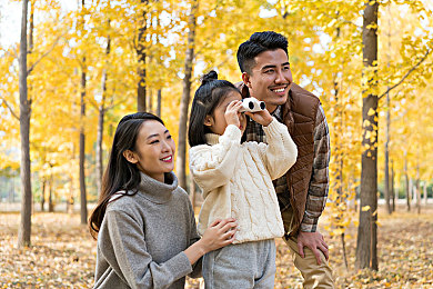 黑人巨大进入娇小美女：跨越肤色，真爱无敌：种族平等之旅-5