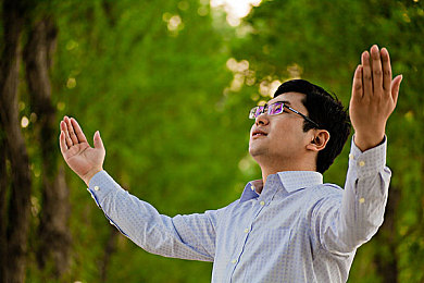 裸男互摸Gay脱裤子的软件：虚拟奇观探秘：裸男互动与同性恋交流平台的伦理与价值-1