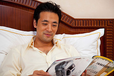 老师用丝袜脚摩擦jJJ：成人娱乐揭秘：丝袜诱惑与禁忌边界的故事引人深思-1