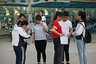 五月天婷婷激情网：江湖传奇再续，热血江湖共舞江湖梦