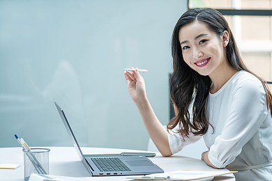 羽毛挠尿孔有多痒：羽毛刺激引发的极致瘙痒：网友热议，揭秘痒感之谜与应对之道-2