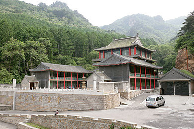 爱情电影aqdy鲁丝二片：都市爱情新风向：AQDY鲁丝二片引发热议，多元爱情观引深思-1