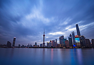 露出奶头的美女软件：网络低俗内容争议：美女软件引发社会关注，监管与素养教育待加强-1