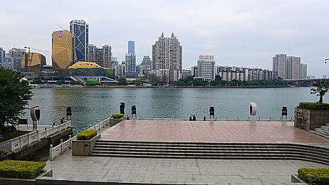 啊 宝贝别夹 嗯 轻一点：新型游乐设施隐患频发，儿童安全警钟长鸣，揭秘“欢乐旋转”事故背后的监管缺失-2