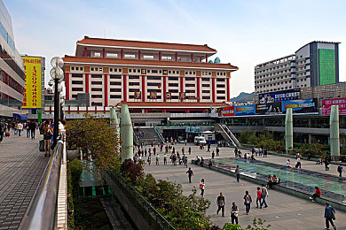 男生把小困困进男生困里视频：校园霸凌视频引发热议：道德缺失引发网络道德教育反思-1