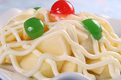 英语老师穿白丝让学生操：“白丝争议教师引热议：职业操守与个性表达的教育反思”-2