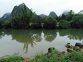 办公室打屁股：职场揭秘：打屁股背后的激励与惩罚艺术