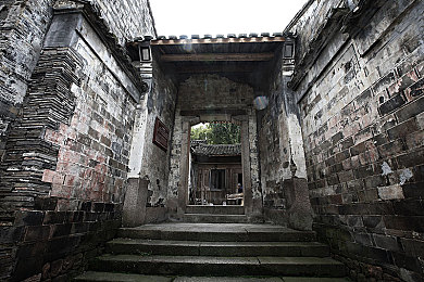 恶后λ式美女动态图：解构美学新风尚，网络动态图引发热议潮流-2