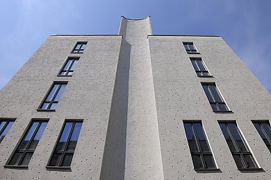 赵哥城中出租屋门口等客的：《武侠世界》揭秘：神秘赵哥出租屋门口等你，解锁隐藏任务攻略大揭秘-2