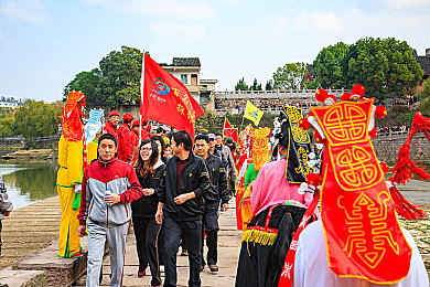 女初高中打屁股 网站×：青春校园谜案，打屁股事件揭秘之旅-2