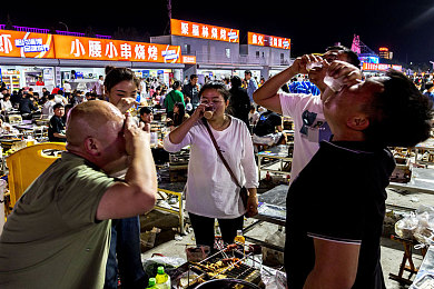 污视频软件：揭秘虚拟城谜团：《污视频软件》攻略详解，探索神秘角落寻真相-2