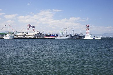 金发尤物被大战黑巨茎：长发魅影智斗巨茎，策略对决点燃游戏激情-2