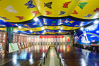 国内夜店kTV性婬乱派对：夜色狂欢：揭秘都市夜生活魅力之旅-2