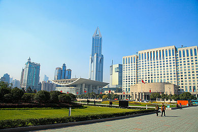 美女裸体黄漫：迷雾探秘：艺术与诱惑的动漫世界之旅-2