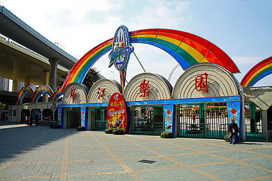 足浴店按摩一级A片：“禁低俗狂潮波及足浴界，警方雷霆行动净风气”-2