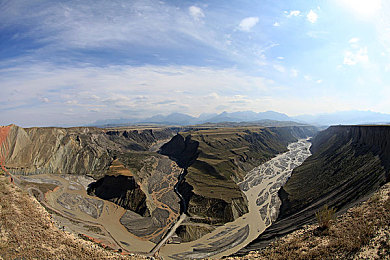 亚洲国产精品免费：畅游免费巅峰，品味国产游戏魅力