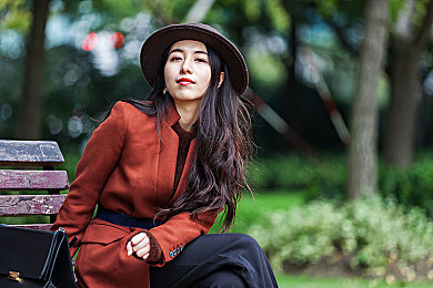 美女裸体黄漫：迷雾探秘：艺术与诱惑的动漫世界之旅-3