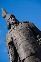 真实国产老太太日B：国产游戏设计引争议，社会关注“老太太”形象与伦理问题-3