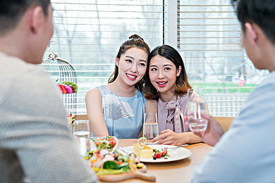 女生说越痛男生就越有力软件：揭秘情侣情感升温神器：沟通桥梁上的智能助手，助力化解误会与增进感情-3