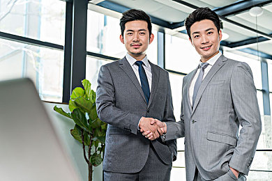 叶渺渺和季思博 引体向上：健身巅峰挑战，极限体能对决，共攀健康之巅-4