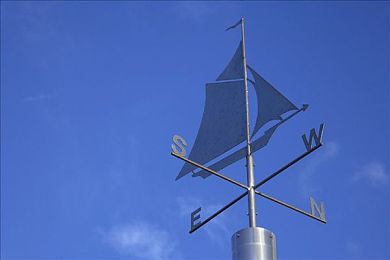 边打电话边被躁了H：公交车站遭遇骚扰，公共场所安全警钟长鸣，公众呼吁加强监管与道德建设-3