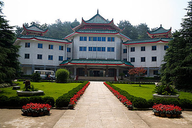王氏寺庙避雨与师徒四人：暴雨奇遇：唐僧师徒王氏寺避雨，勇斗妖怪见证传奇瞬间-3