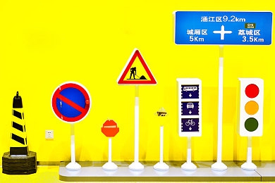 机机对机机2023手机免费下载版：战意盎然，视觉盛宴，无广告畅玩——揭秘《机机对机机》免费新篇章-2