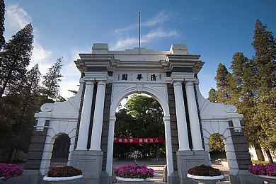 老赵抱着媛媛在厨房做欧美：烹饪大师温馨厨房，体验欧式美食魅力，家庭氛围满满-4