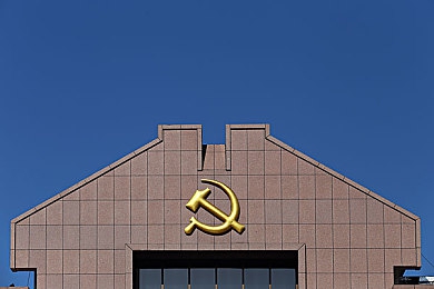 校花被变态用毛笔挠尿孔：校园惊魂：揭秘变态袭击，守护青春防线-3