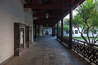 男生把困困放到男生困困：神秘解谜游戏《困困冒险》引热议，玩家挑战智慧极限-1